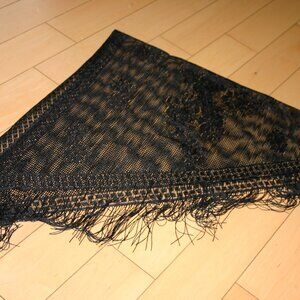 WOMEN'S WRAP IN BLACK CROCHET WITH FRINGE SHAPE IS A TRIANGLE 57" Wide